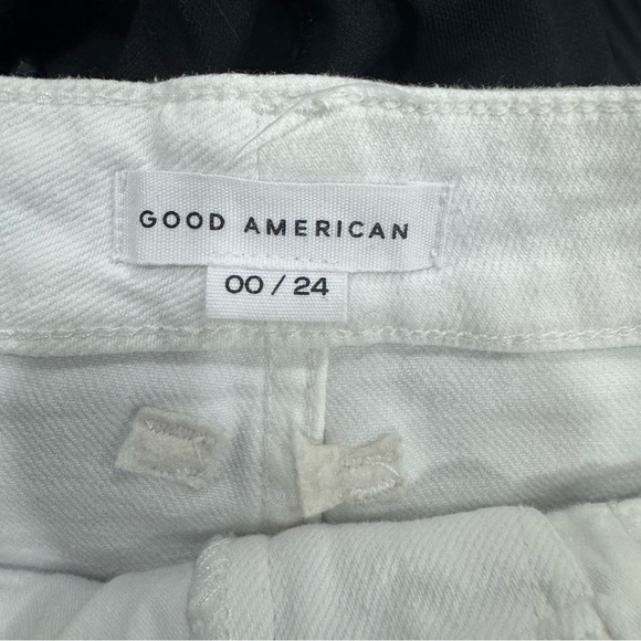 Good American BOMBSHELL SHORTS GBS046T WHITE025 Size 00/24 Inseam 3 1/2 inches - Picture 7 of 9